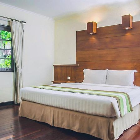 Whiz Residence Darmo Harapan Surabaya Bagian luar foto