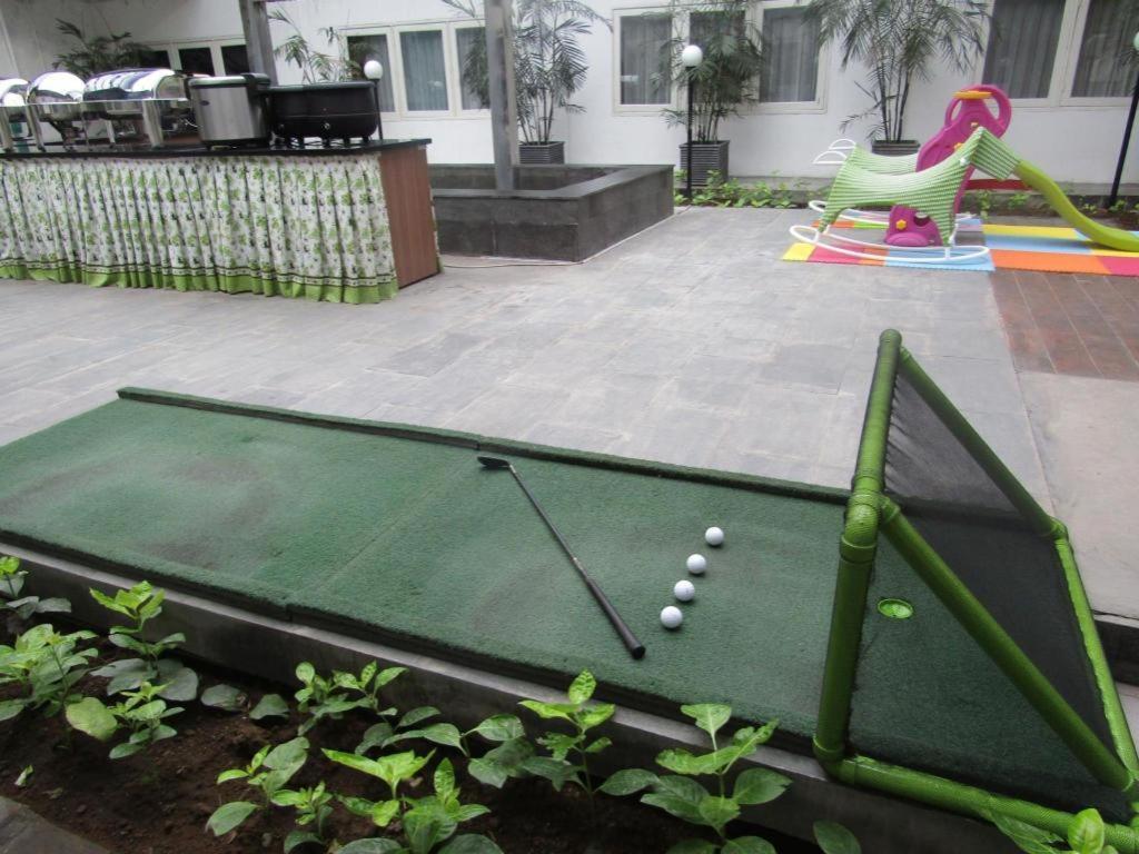 Whiz Residence Darmo Harapan Surabaya Bagian luar foto