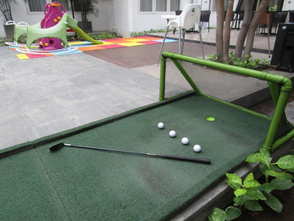 Whiz Residence Darmo Harapan Surabaya Bagian luar foto