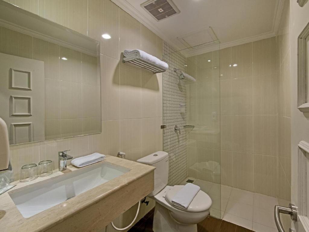 Whiz Residence Darmo Harapan Surabaya Bagian luar foto