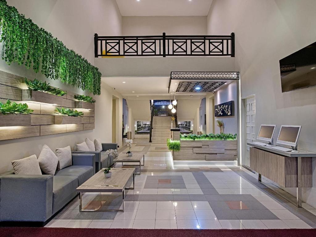 Whiz Residence Darmo Harapan Surabaya Bagian luar foto