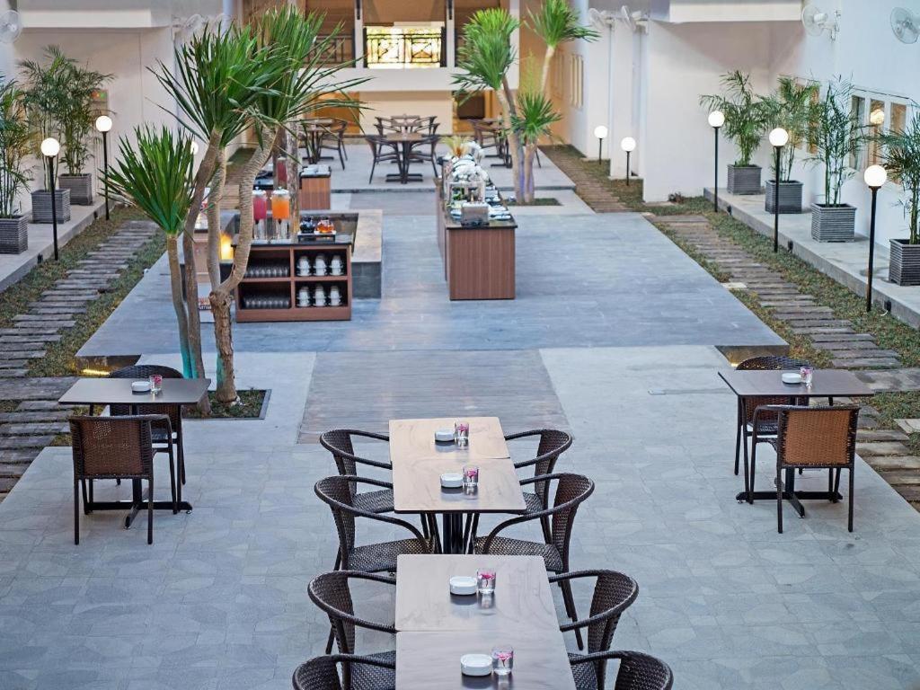 Whiz Residence Darmo Harapan Surabaya Bagian luar foto