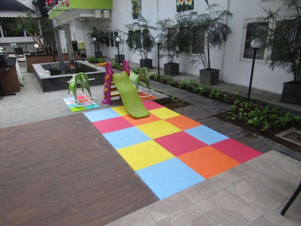 Whiz Residence Darmo Harapan Surabaya Bagian luar foto