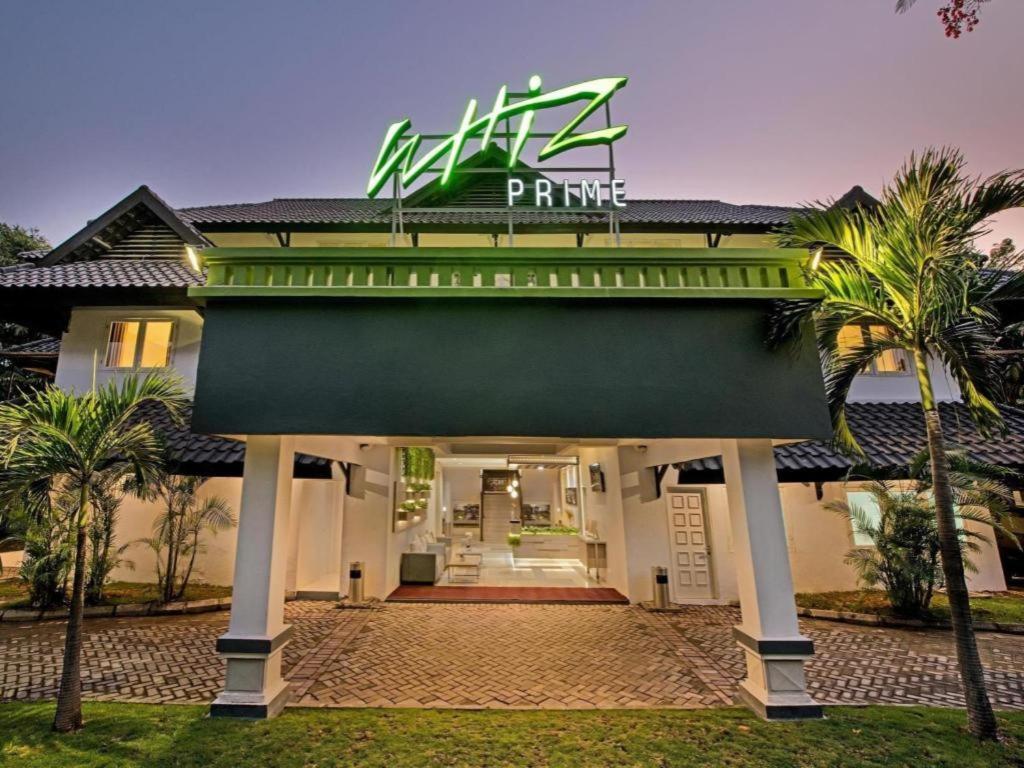 Whiz Residence Darmo Harapan Surabaya Bagian luar foto