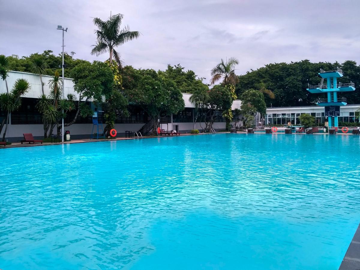 Whiz Residence Darmo Harapan Surabaya Bagian luar foto
