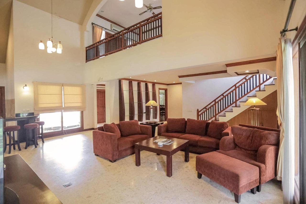 Whiz Residence Darmo Harapan Surabaya Bagian luar foto