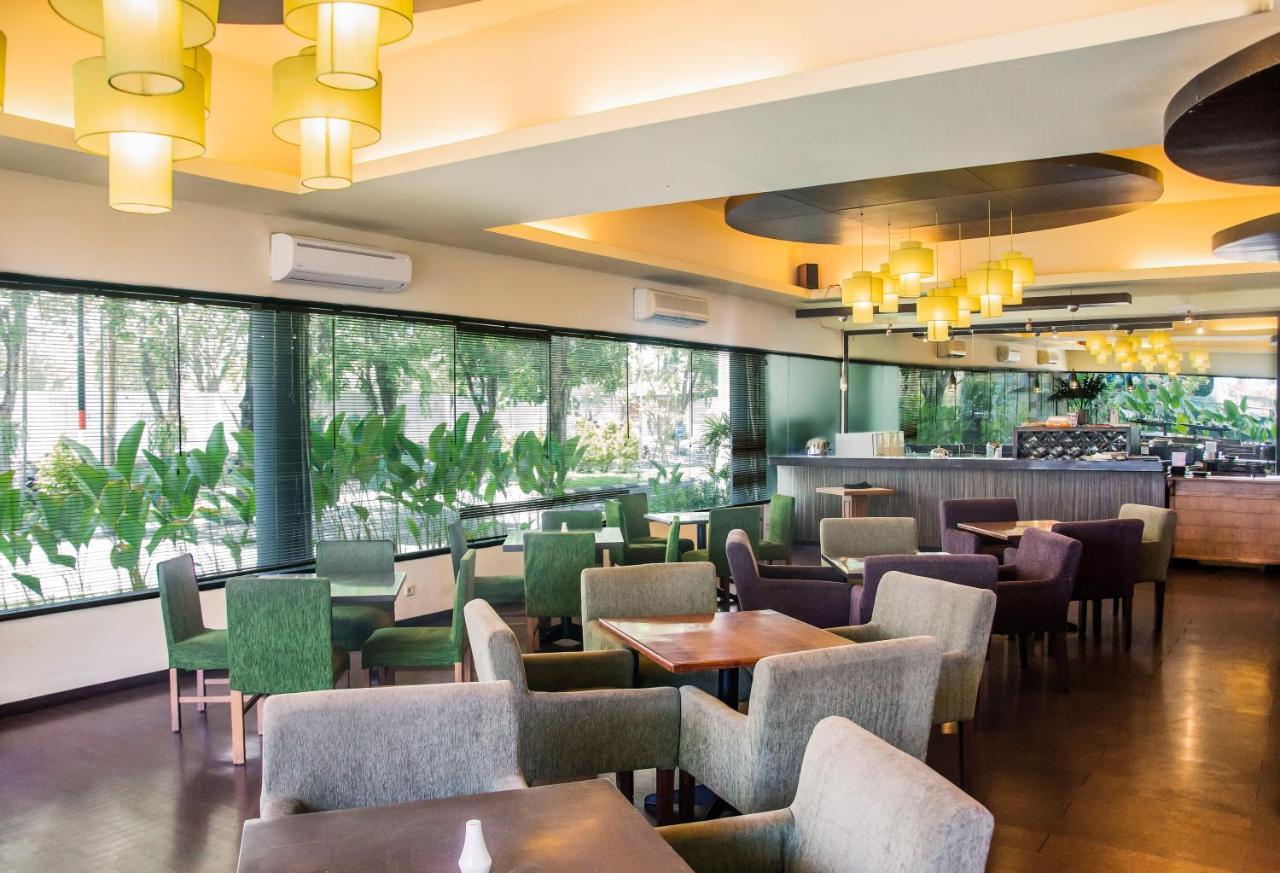 Whiz Residence Darmo Harapan Surabaya Bagian luar foto