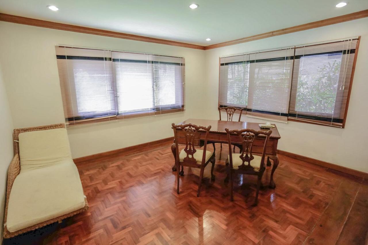 Whiz Residence Darmo Harapan Surabaya Bagian luar foto