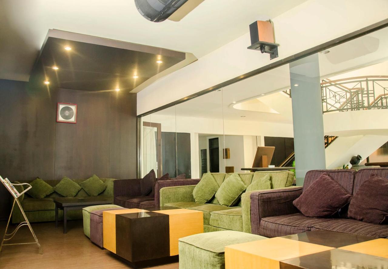 Whiz Residence Darmo Harapan Surabaya Bagian luar foto