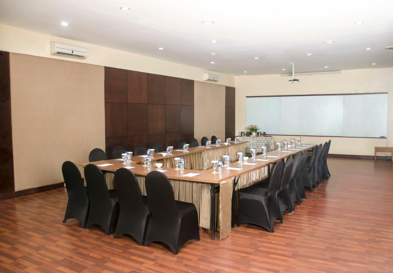 Whiz Residence Darmo Harapan Surabaya Bagian luar foto