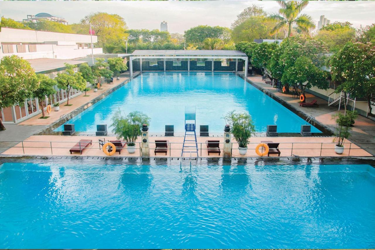 Whiz Residence Darmo Harapan Surabaya Bagian luar foto