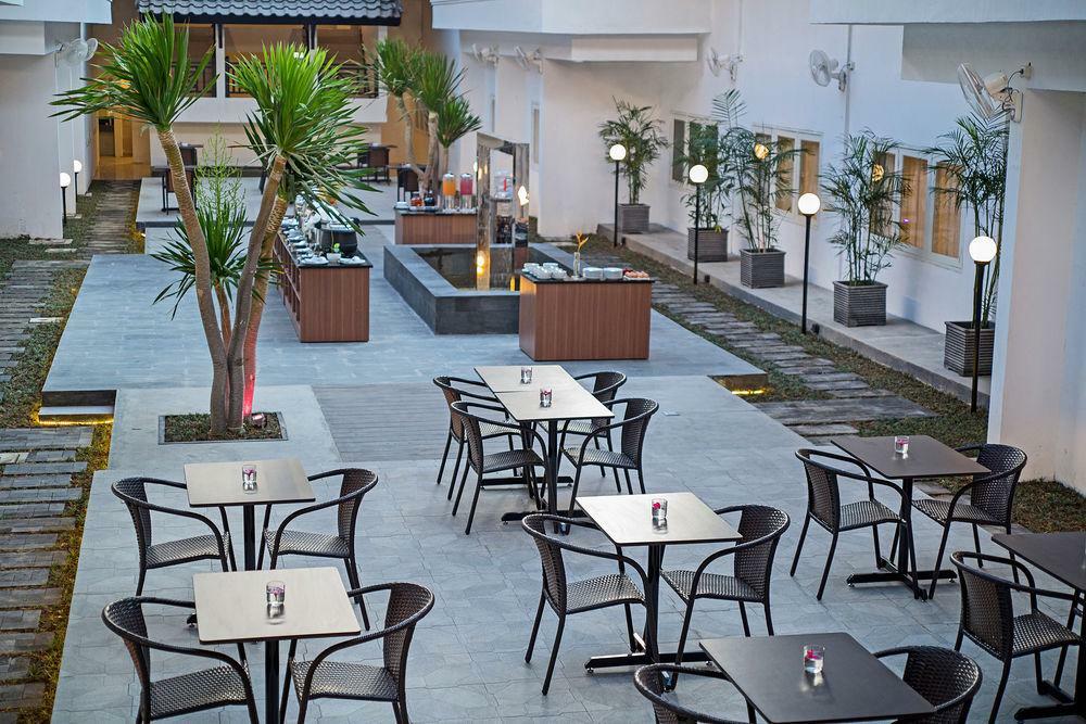 Whiz Residence Darmo Harapan Surabaya Bagian luar foto