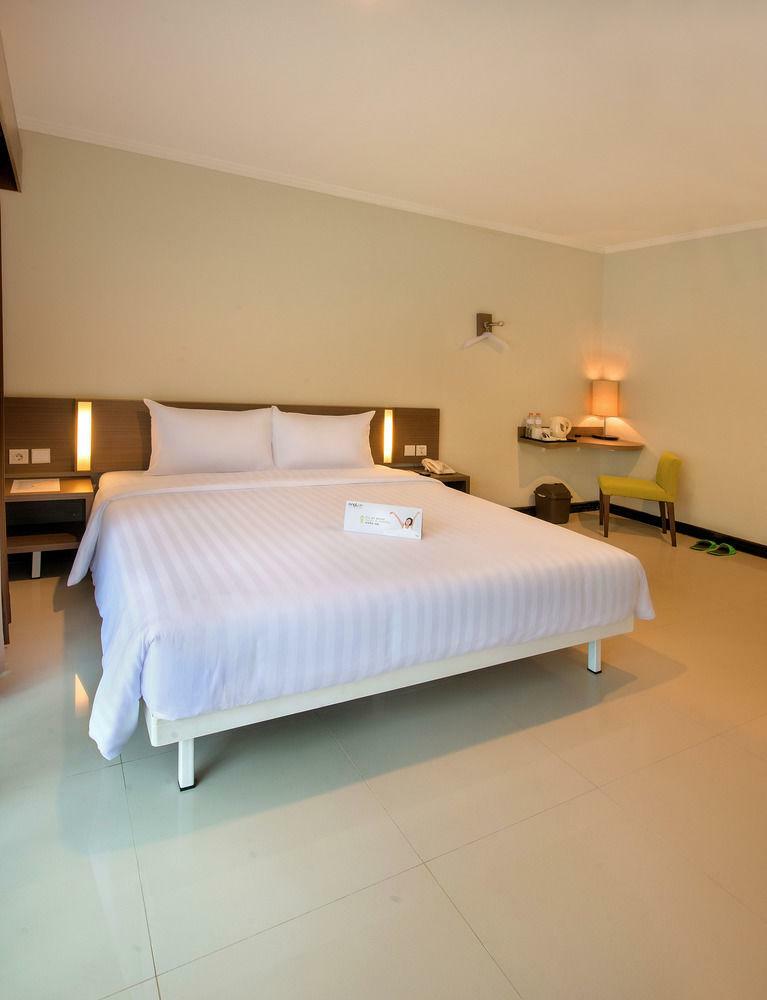 Whiz Residence Darmo Harapan Surabaya Bagian luar foto