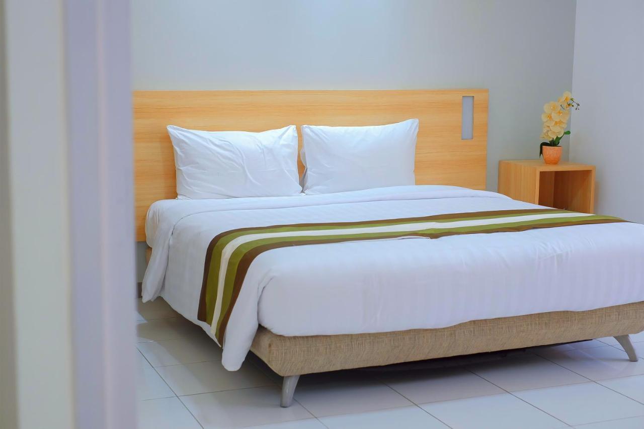 Whiz Residence Darmo Harapan Surabaya Bagian luar foto
