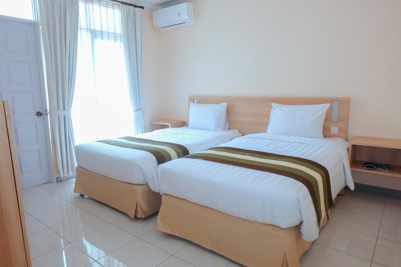 Whiz Residence Darmo Harapan Surabaya Bagian luar foto