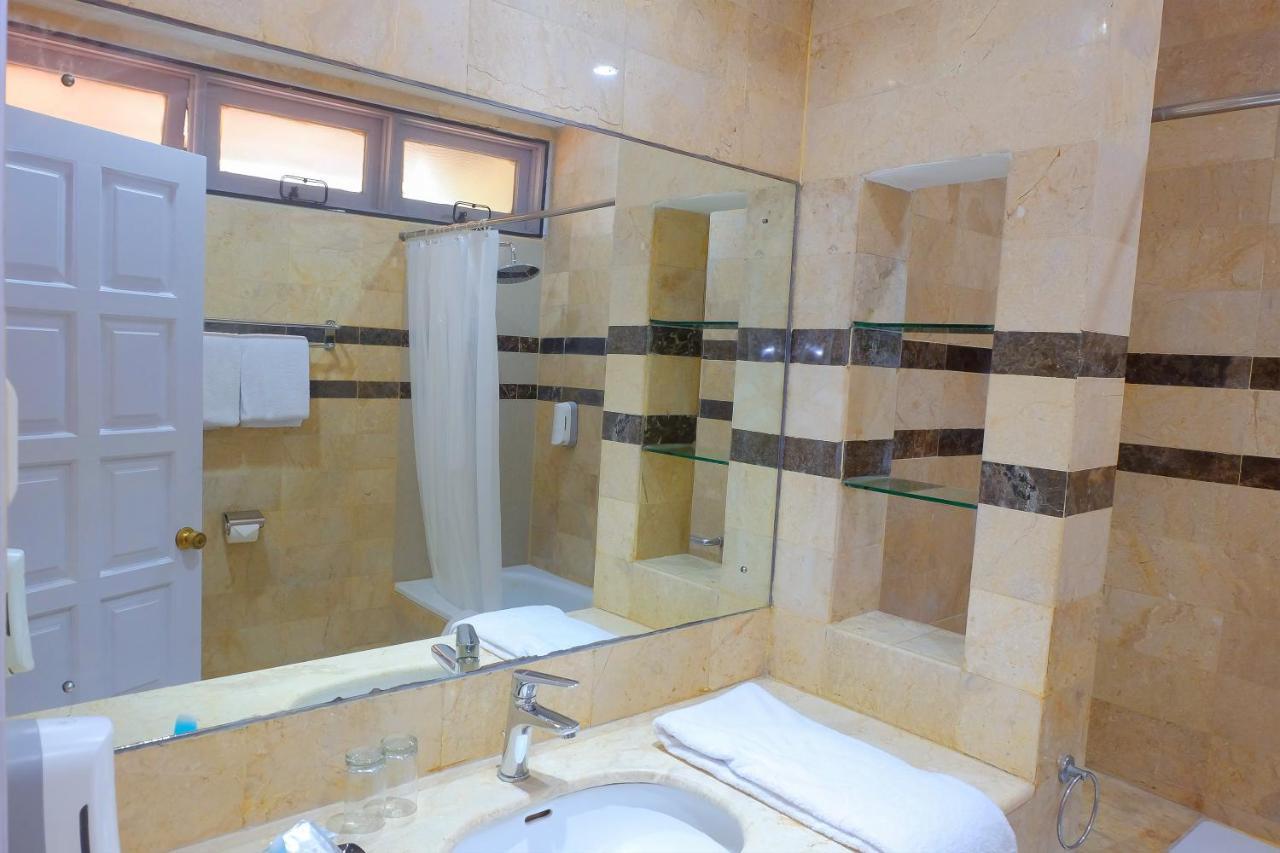 Whiz Residence Darmo Harapan Surabaya Bagian luar foto