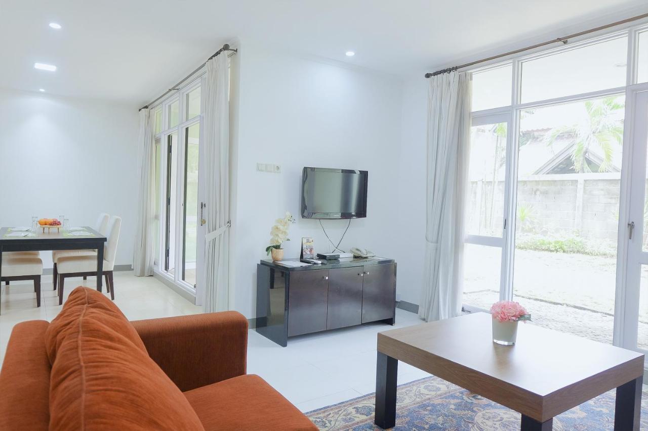Whiz Residence Darmo Harapan Surabaya Bagian luar foto