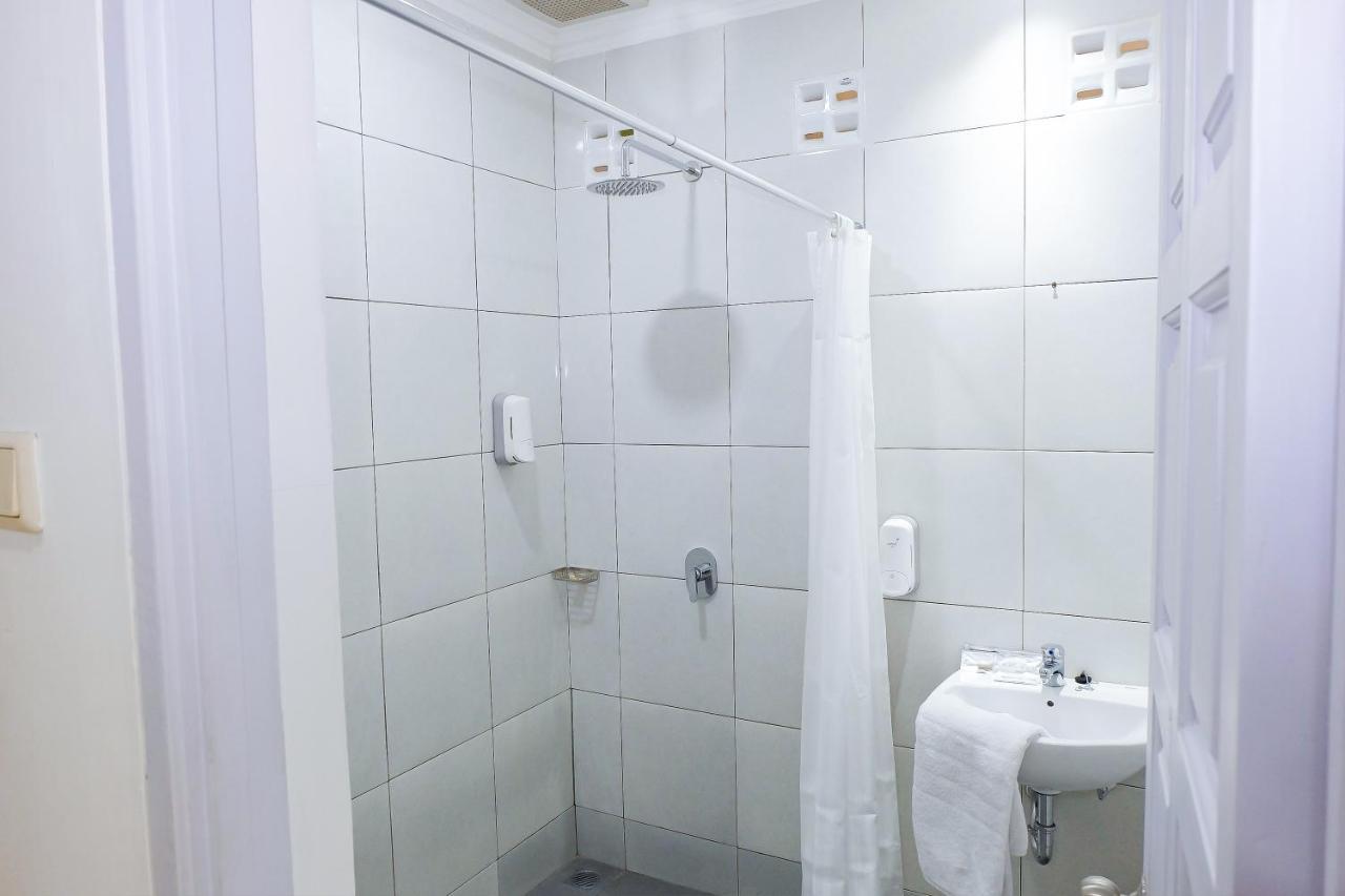 Whiz Residence Darmo Harapan Surabaya Bagian luar foto